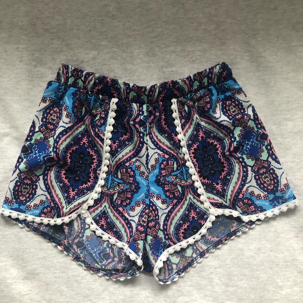 Multicolored beachy shorts with white detailing